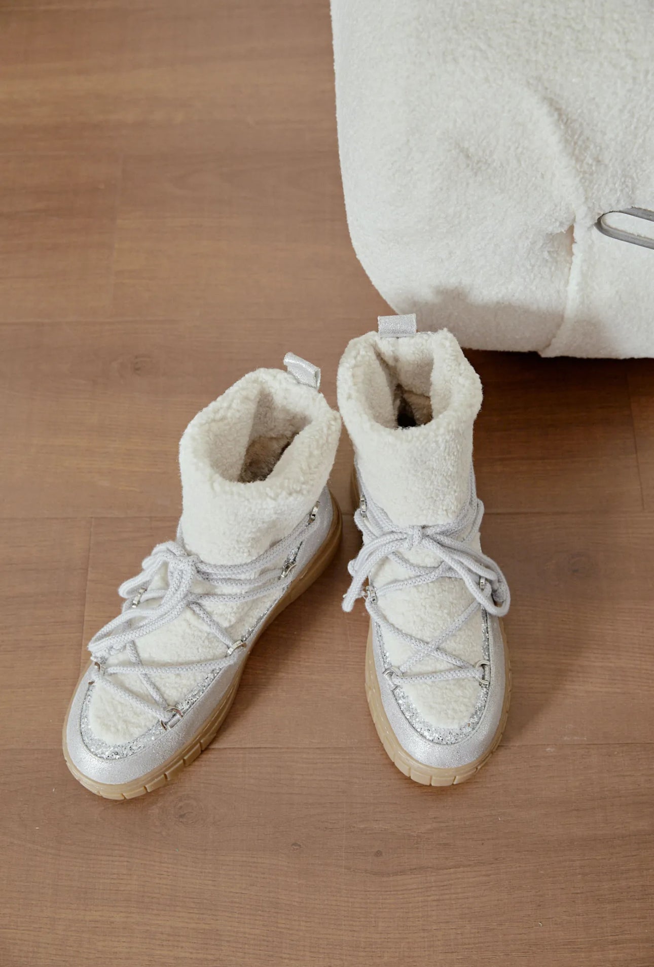 Boots d'hiver silver à lacets avec semelle épaisse et bout rond en imitation peau de mouton - Mode Femme | Cassy