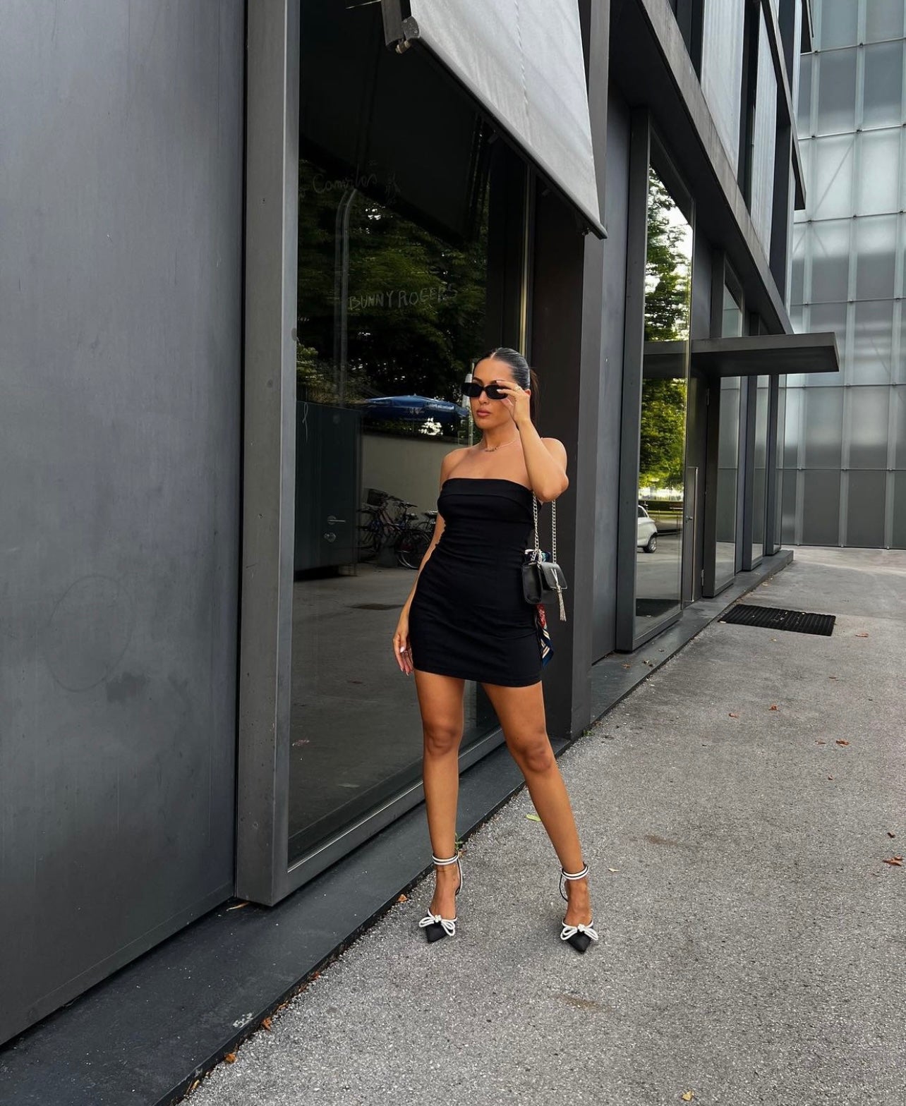 BLAIR - Escarpins noires à sangles entrecroisées et double nœud ornés de strass - Mode Femme | Cassy