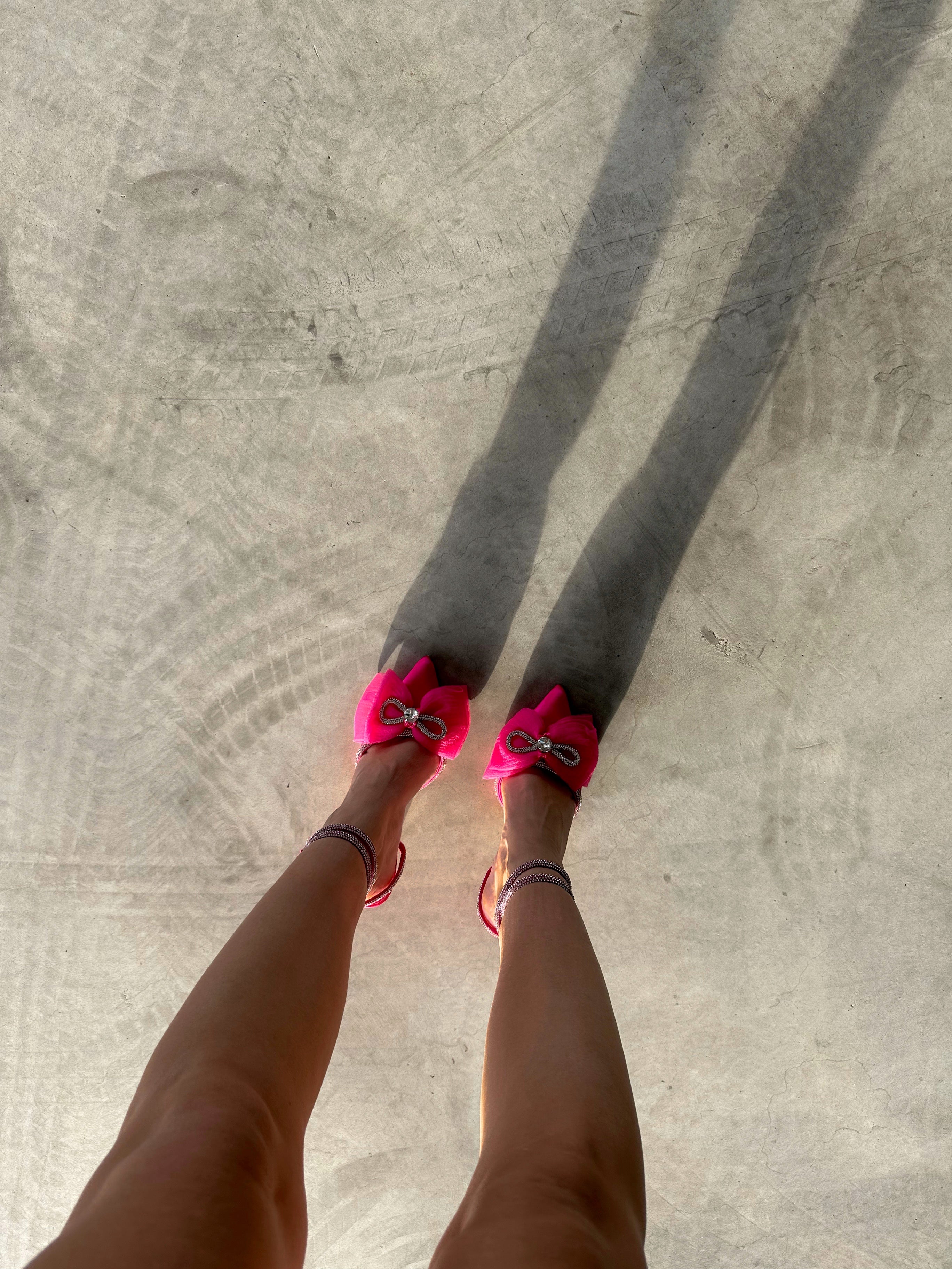 HILLARY - Escarpins roses effet satin avec nœud en tulle et nœud orné de strass - Mode Femme | Cassy