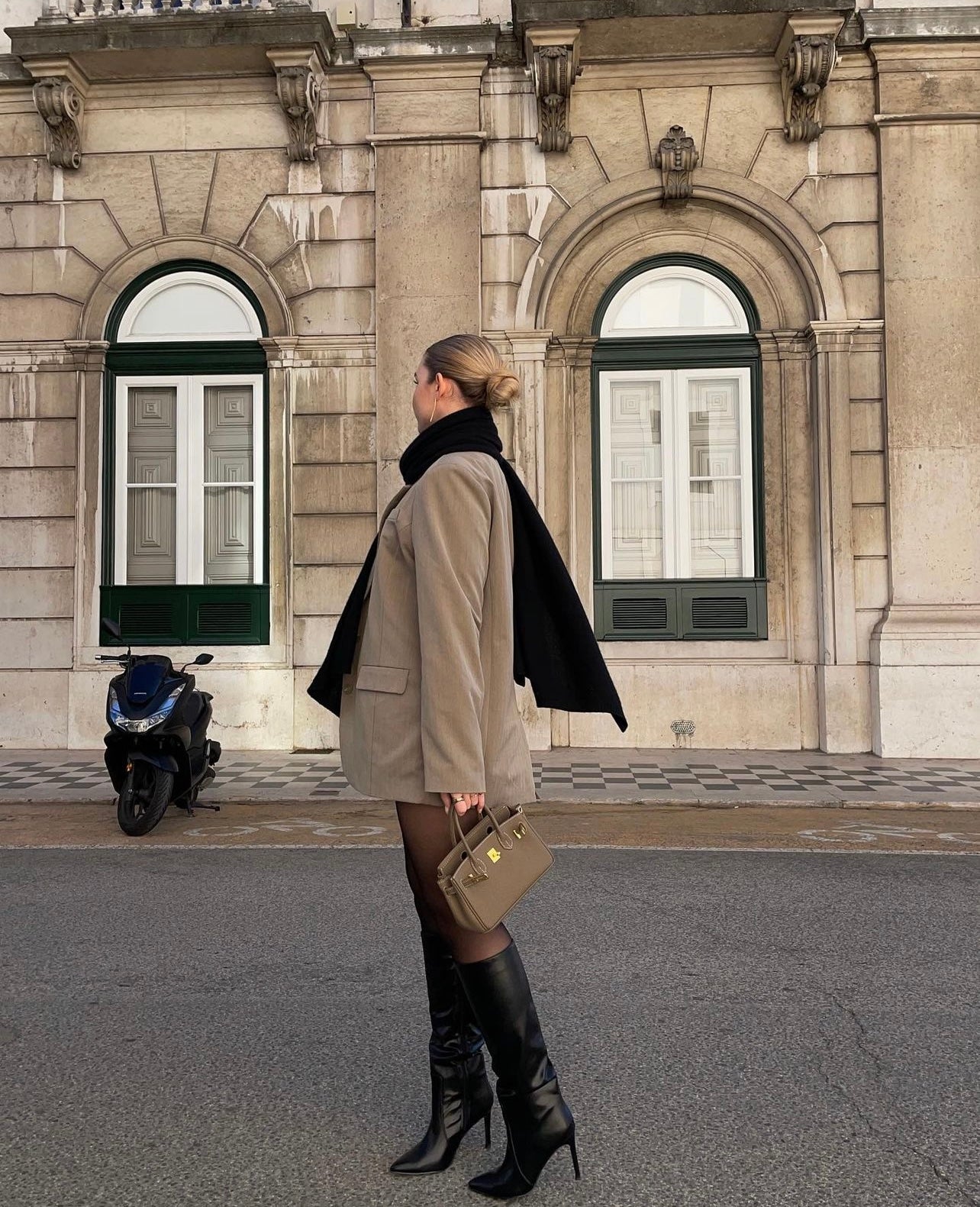 EMILY - Bottes noires minimalistes à bout pointu avec zip - Mode Femme | Cassy