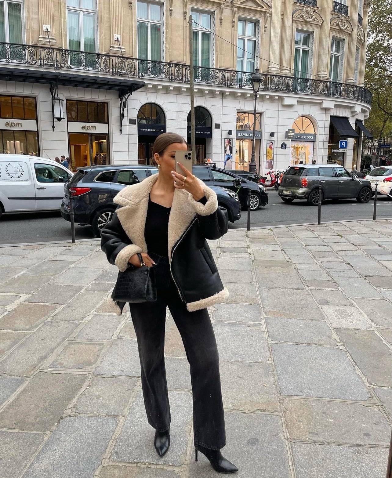 EMILY - Bottes noires minimalistes à bout pointu avec zip - Mode Femme | Cassy