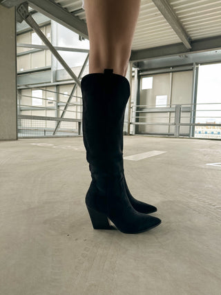 TAYLOR - Bottes à talon et bout pointu en suédine noir style cowboy - Mode Femme | Cassy
