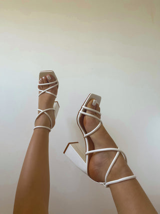 MIA - Sandales blanches à talon et bout carré - Mode Femme | Cassy