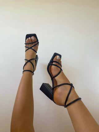 MIA - Sandales noires à talon et bout carré - Mode Femme | Cassy