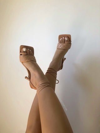 Sandales camel à bride d'orteil et effet matelassé - Mode Femme | Cassy