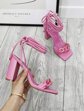 Sandales roses à lacets et détail chaîne - Mode Femme | Cassy