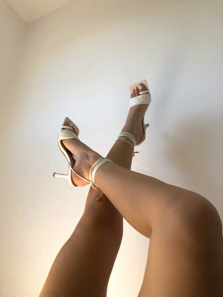 Sandales blanches à bride d'orteil et effet matelassé - Mode Femme | Cassy