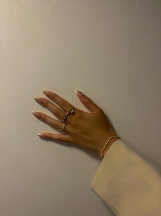 MIRA - Bracelet fin entièrement sertie de zirconiums en plaqué or - Mode Femme | Cassy