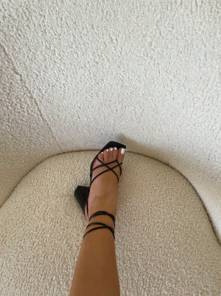 ANA - Sandales noires à lacets à nouer - Mode Femme | Cassy