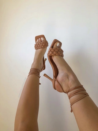 Sandales beiges à lacets et sangles tressées - Mode Femme | Cassy