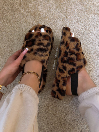 Pantoufles fluffy léopard à bride arrière élastique - Mode Femme | Cassy