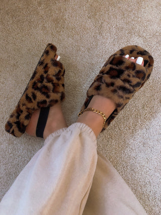 Pantoufles fluffy léopard à bride arrière élastique - Mode Femme | Cassy