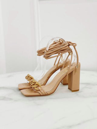 Sandales beiges à lacets et détail chaîne - Mode Femme | Cassy